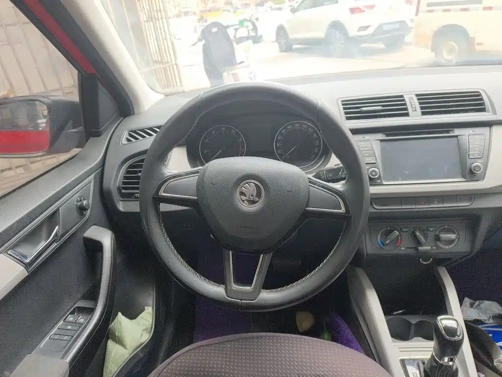 Fabia 2015 1.6L automatic sports version купить на сайте DeffCars