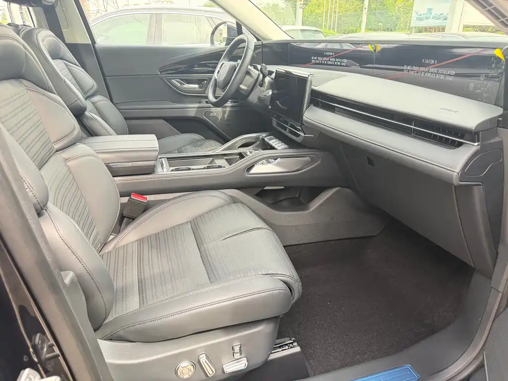 Voyager 2025 2.0T four-wheel drive Zunrui version купить на сайте DeffCars