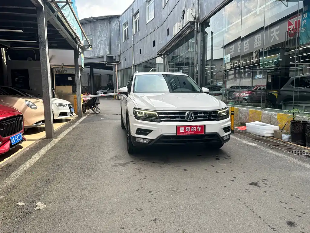 Tiguan L 2017 330TSI automatic two-wheel drive flagship version купить на сайте DeffCars