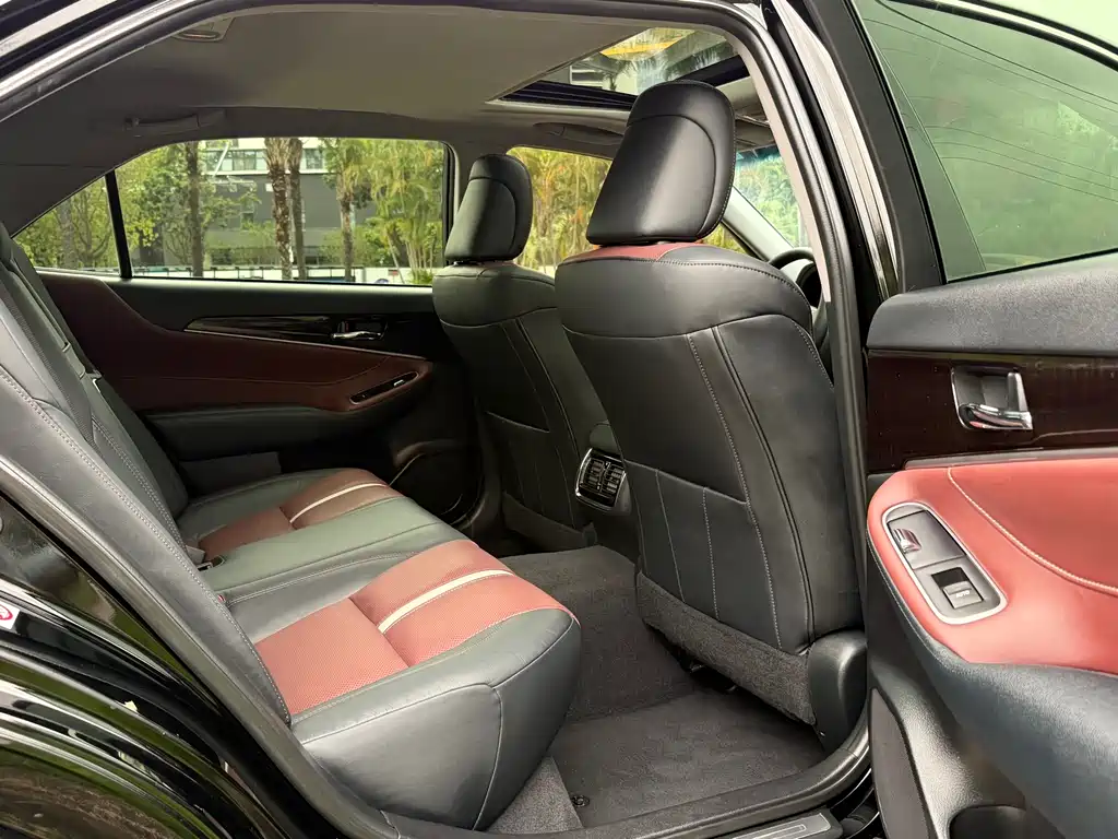 Crown 2017 2.0T Sports Edition купить на сайте DeffCars