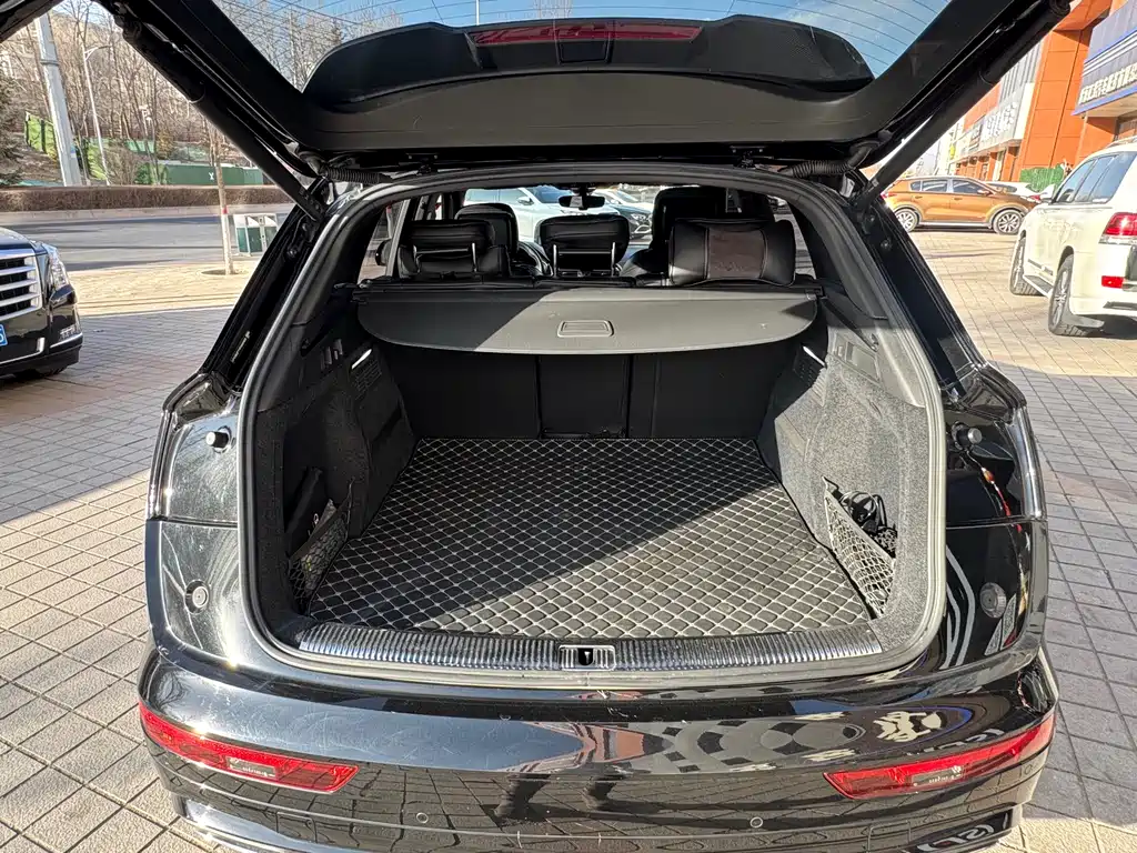 Audi Q5L 2024 45 TFSI luxury and dynamic model купить на сайте DeffCars