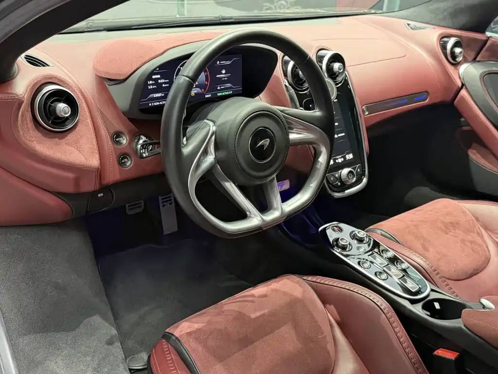 McLaren GT 2019 4.0T standard model купить на сайте DeffCars
