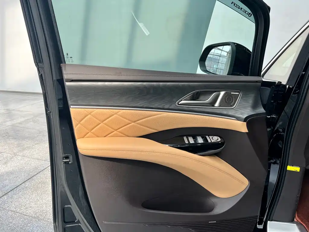 Denza D9 2024 DM-i 970 luxury model купить на сайте DeffCars