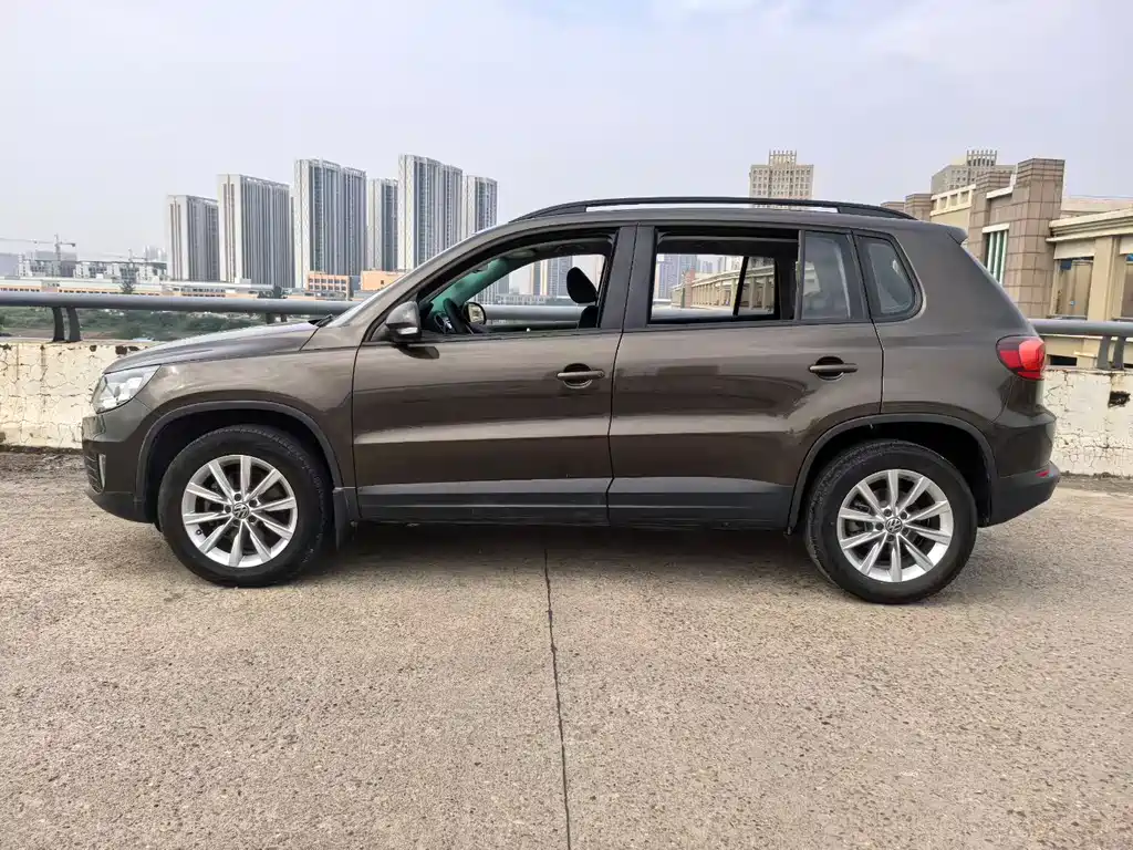 Tiguan 2015 1.8TSI automatic two-wheel drive comfort version купить на сайте DeffCars