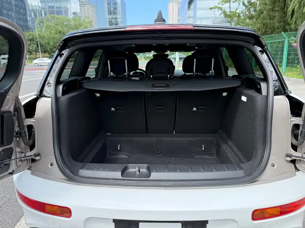 MINI CLUBMAN 2023 facelift 2.0T COOPER S Connoisseur купить на сайте DeffCars
