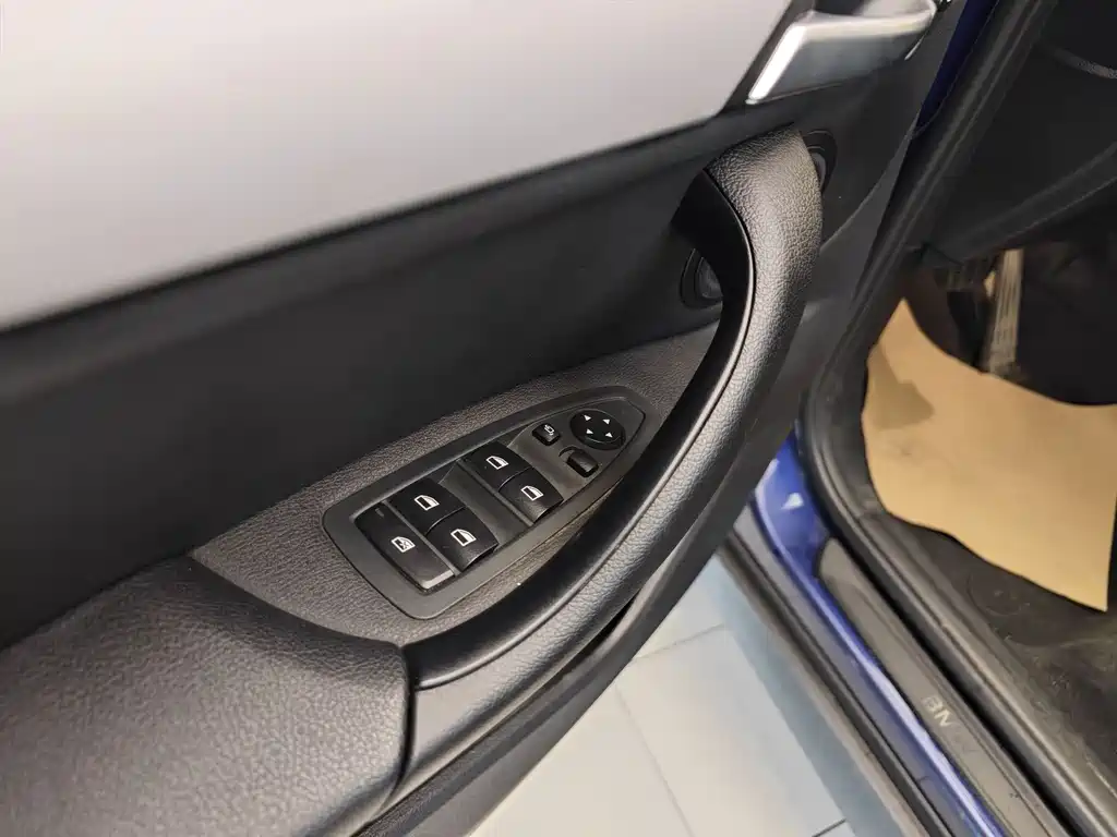 BMW X1 2019 sDrive20Li Leading Model купить на сайте DeffCars