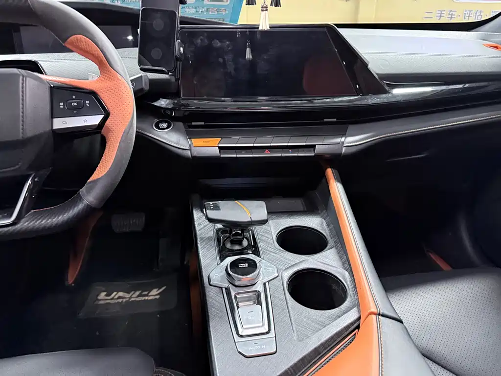 长安UNI-V 2023款 1.5T 智慧领航型 купить на сайте DeffCars