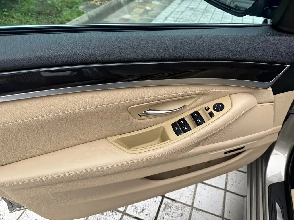 BMW 5 Series 2011 523Li Leading Model купить на сайте DeffCars