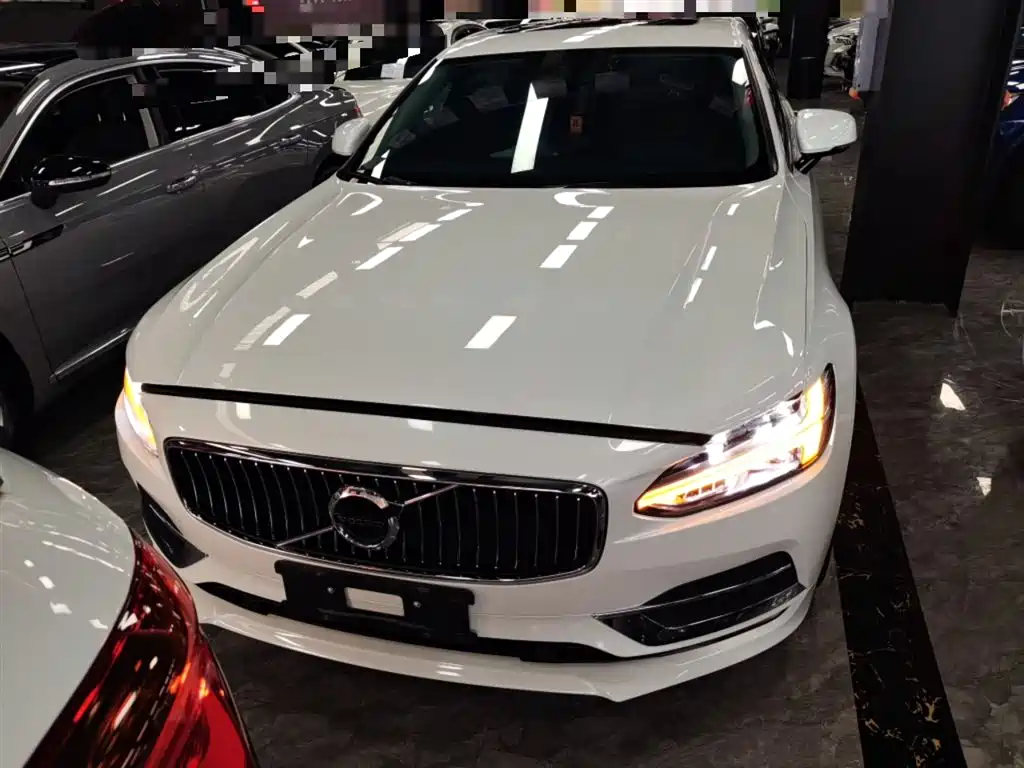 Volvo S90 2020 T5 Zhiyi Luxury Edition купить на сайте DeffCars