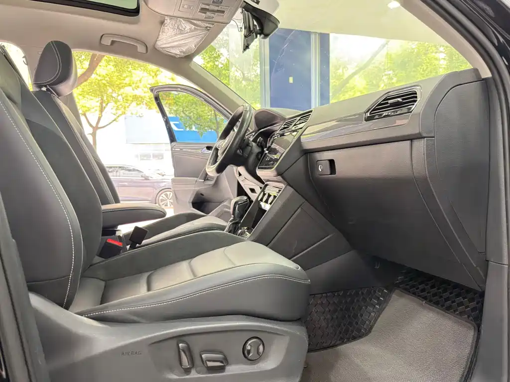 Tiguan L 2021 330TSI automatic two-wheel drive R-Line version купить на сайте DeffCars