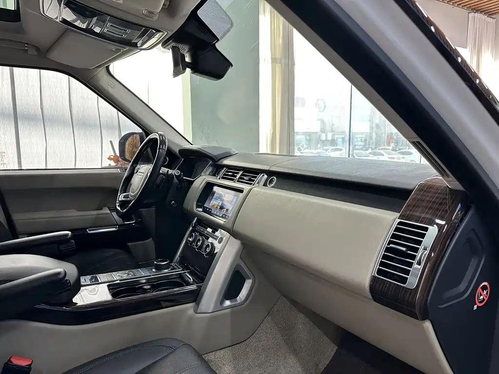 Range Rover 2017 3.0 SC V6 Vogue Extended Edition купить на сайте DeffCars