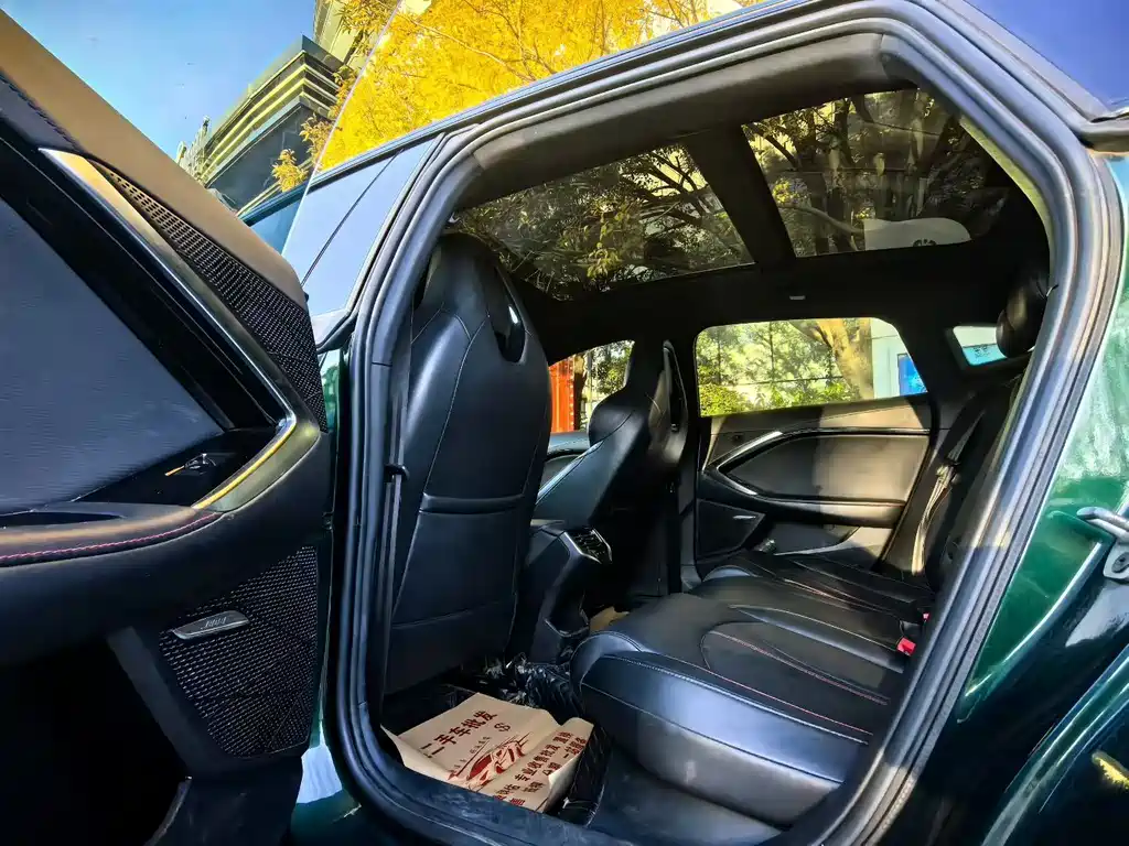 MG7 2023 2.0T Automatic Beauty Hunting Exclusive Edition купить на сайте DeffCars
