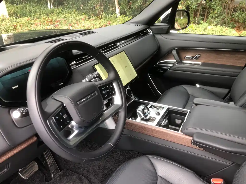 Range Rover 2024 3.0 L6 400PS Model Extended Edition купить на сайте DeffCars