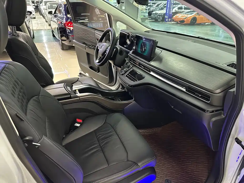 Alison 2024 2.0L e:HEV Deluxe Edition купить на сайте DeffCars