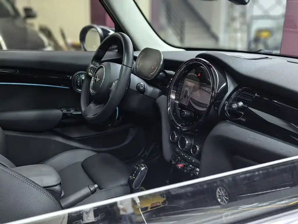 MINI 2023 facelift 1.5T COOPER Artist five-door version купить на сайте DeffCars