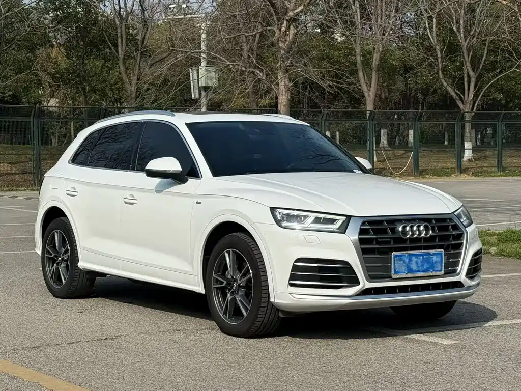 Audi Q5L 2020 40 TFSI enjoys fashionable style купить на сайте DeffCars