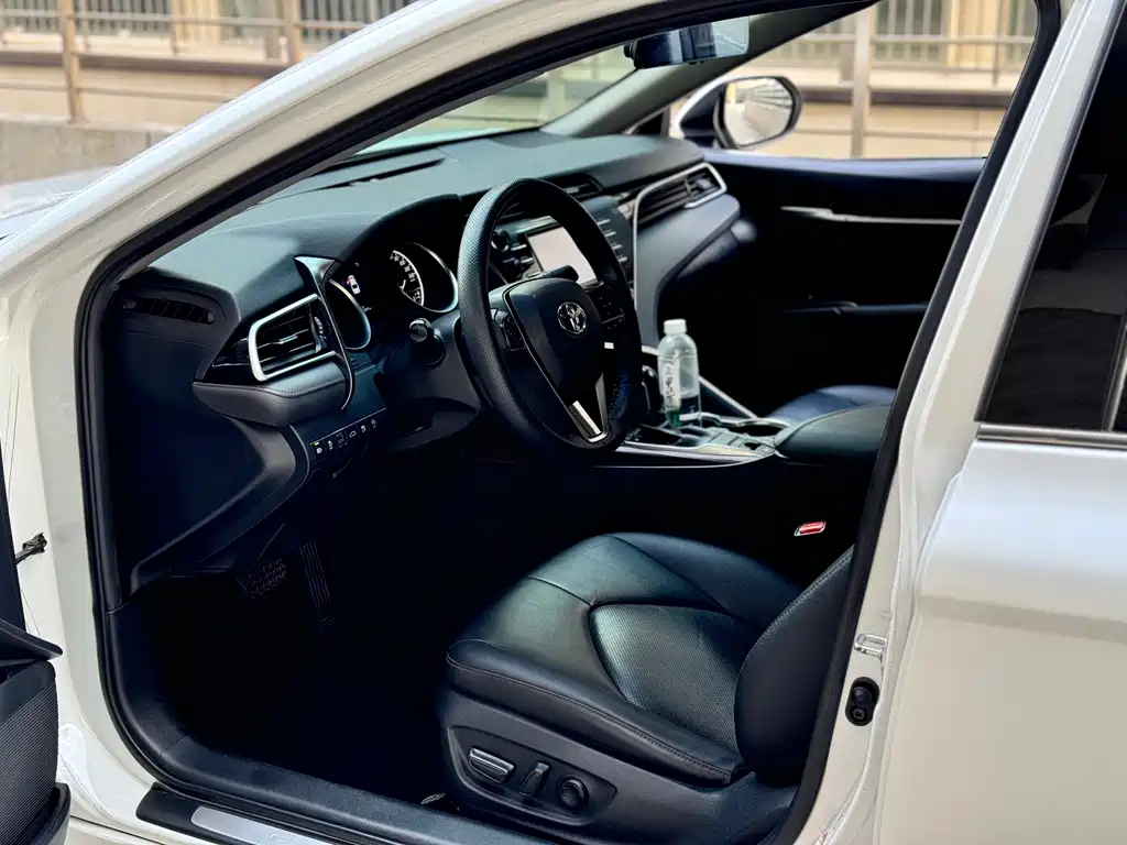 Camry 2018 2.0G Deluxe Edition купить на сайте DeffCars