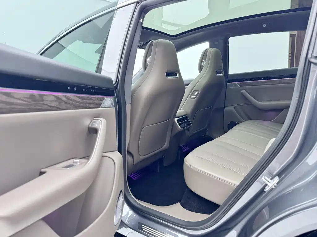 Zhijie R7 2025 extended range 251km Max купить на сайте DeffCars