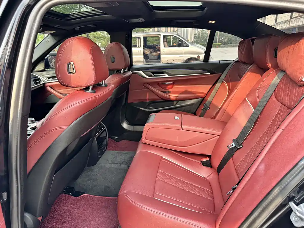 BMW 5 Series 2023 530Li Leading M Sports Package купить на сайте DeffCars