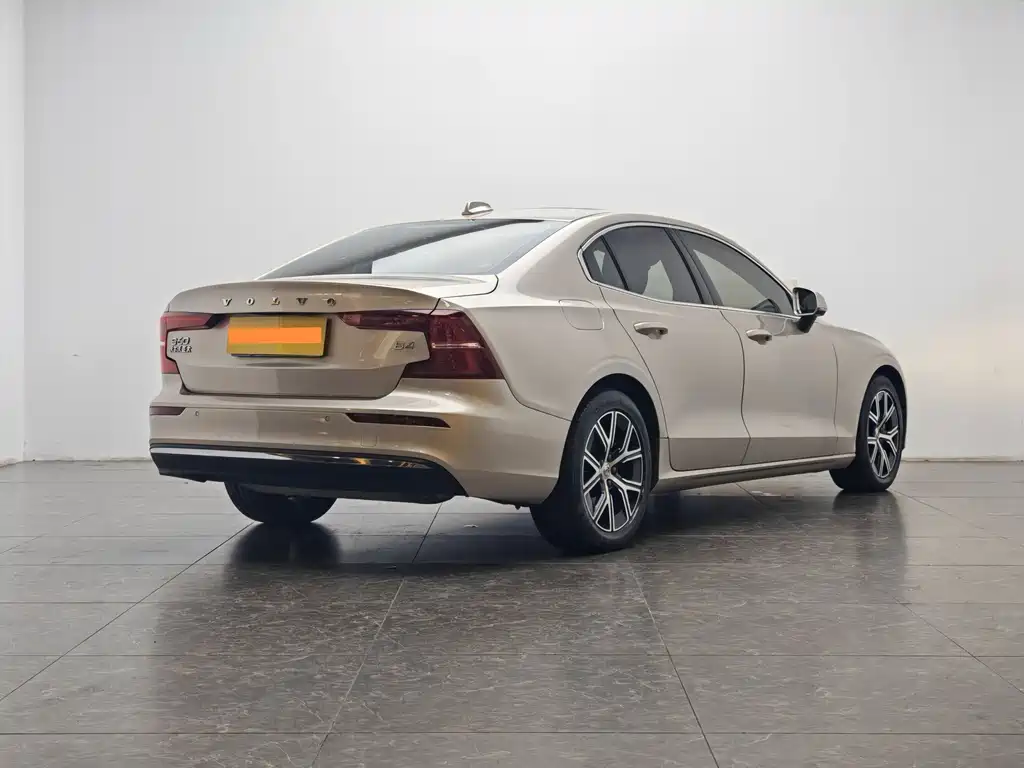 Volvo S60 2023 B4 Zhiyi Luxury Edition купить на сайте DeffCars