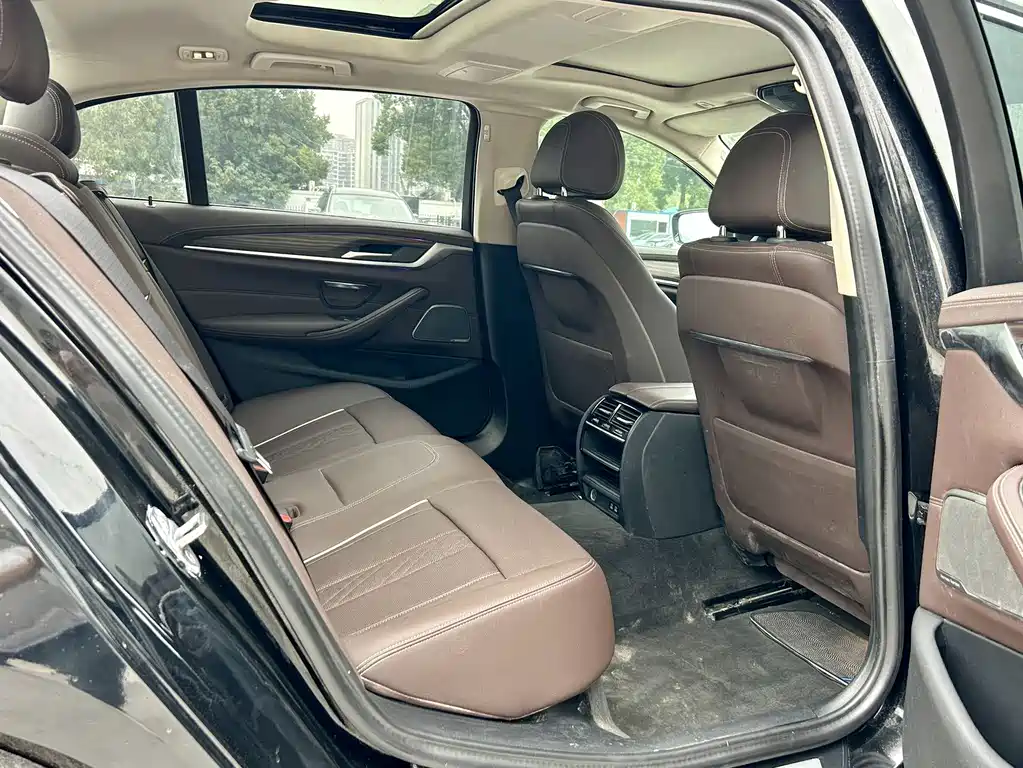 BMW 5 Series 2023 530Li Leading Luxury Package купить на сайте DeffCars