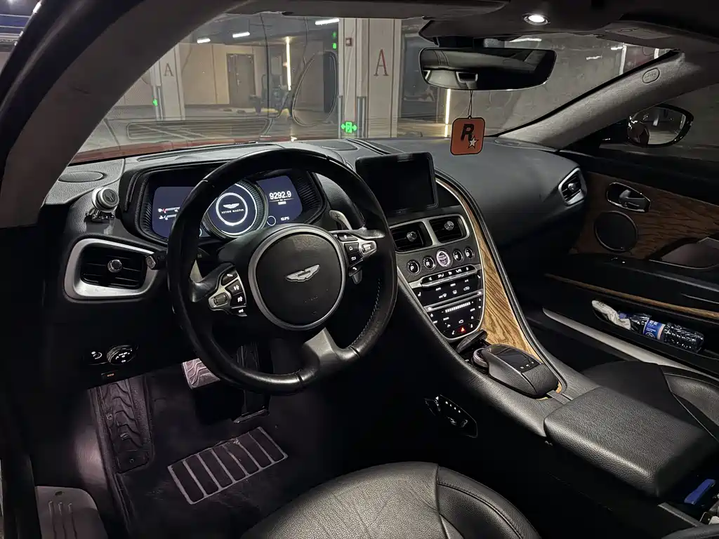 Aston Martin DB11 2016 5.2T First Edition купить на сайте DeffCars