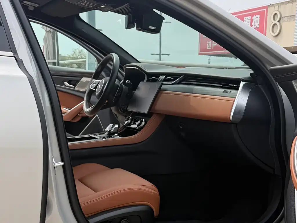 Jaguar XFL 2023 XFL 2.0T P250 two-wheel drive elite sports gold version купить на сайте DeffCars