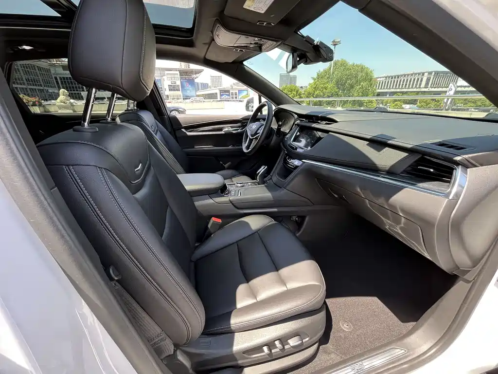 Cadillac XT5 2022 2.0T two-wheel drive luxury model купить на сайте DeffCars