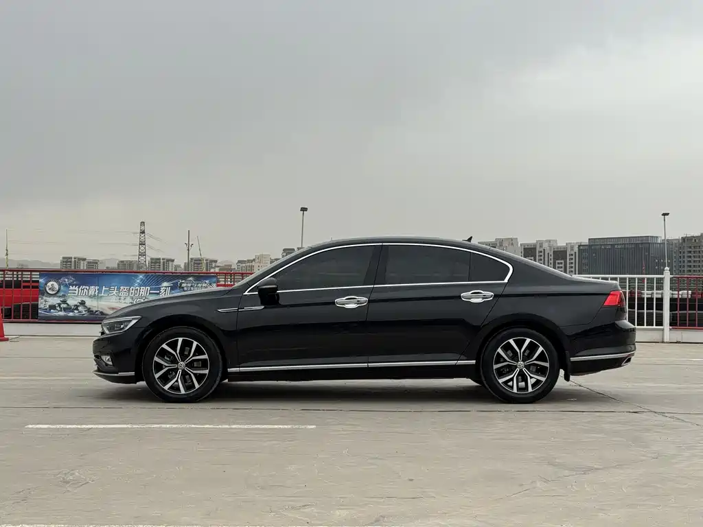 Magotan 2020 330TSI DSG leading model купить на сайте DeffCars