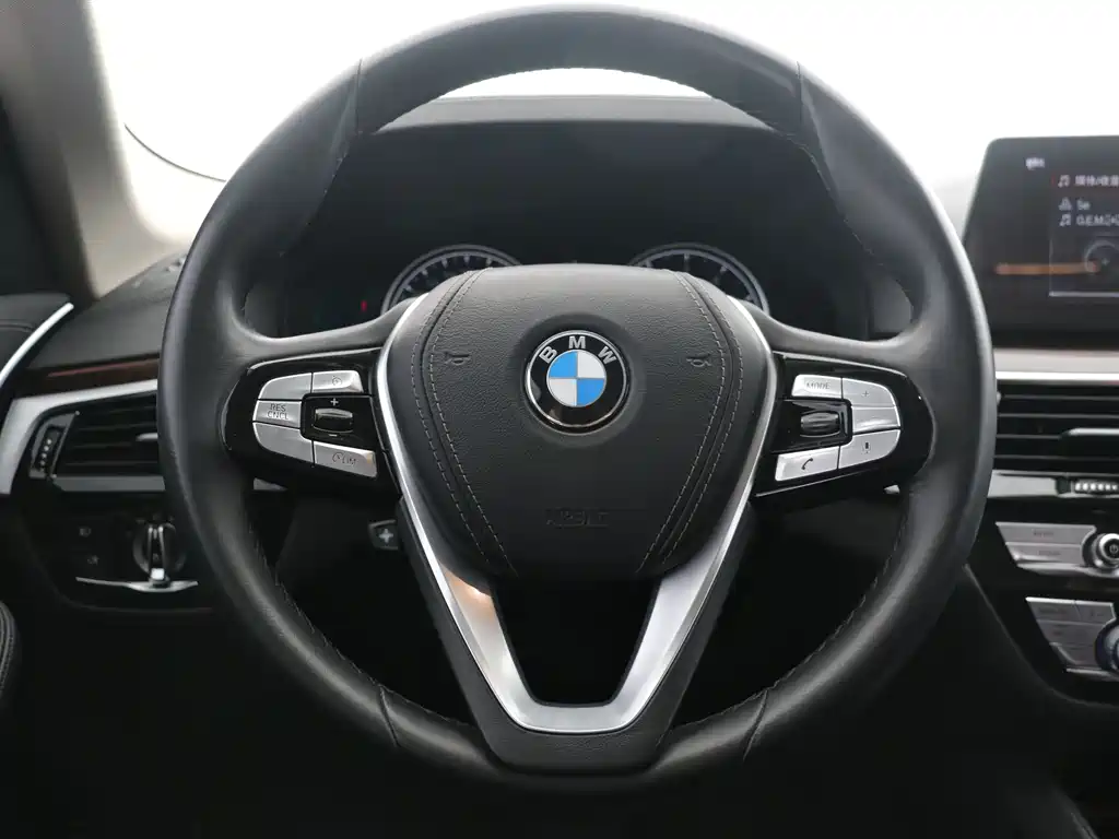 BMW 5 Series 2018 525Li Luxury Package купить на сайте DeffCars
