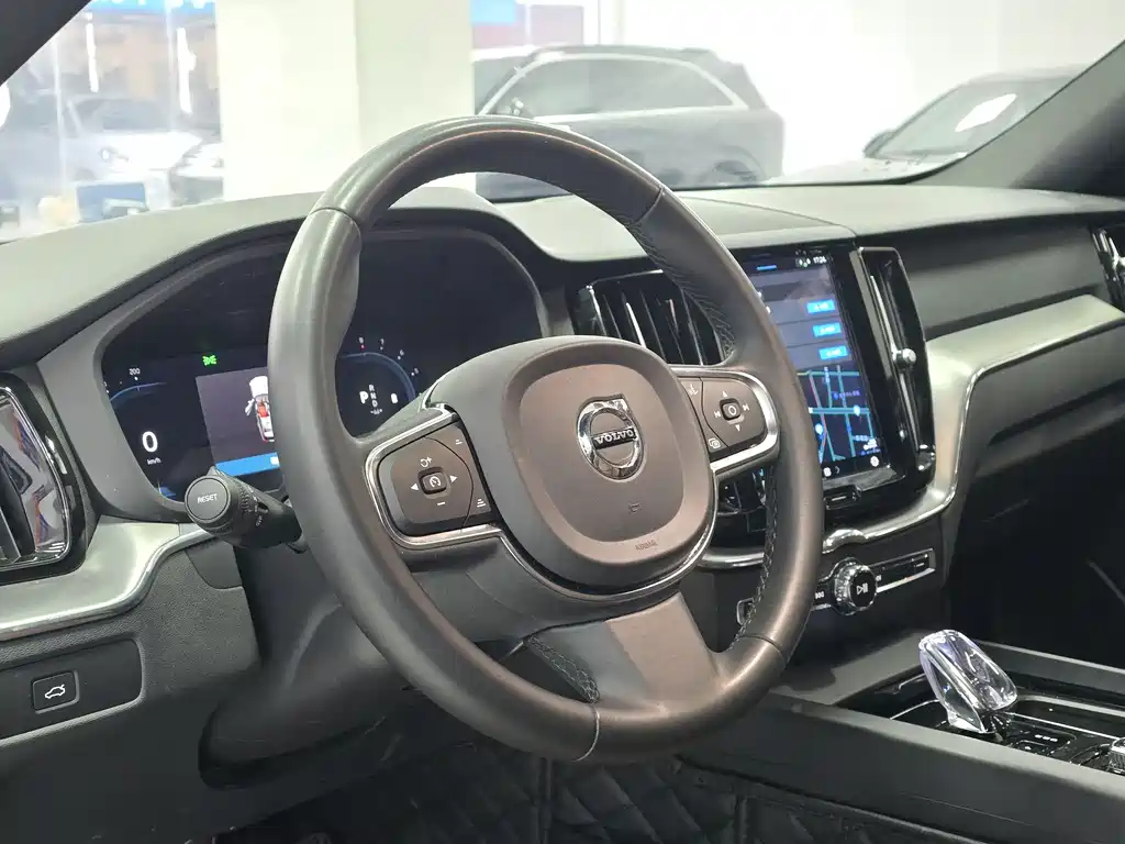 Volvo XC60 2023 B5 four-wheel drive Zhiyi Luxury Edition купить на сайте DeffCars