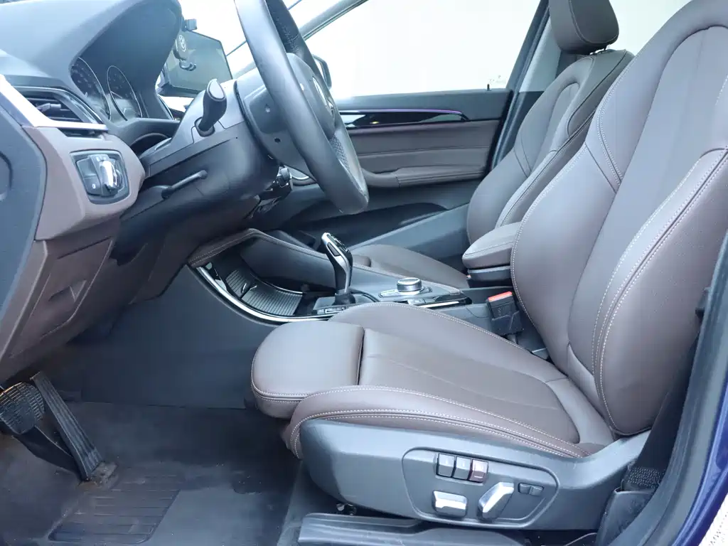 BMW X1 2021 sDrive20Li Exclusive Model купить на сайте DeffCars