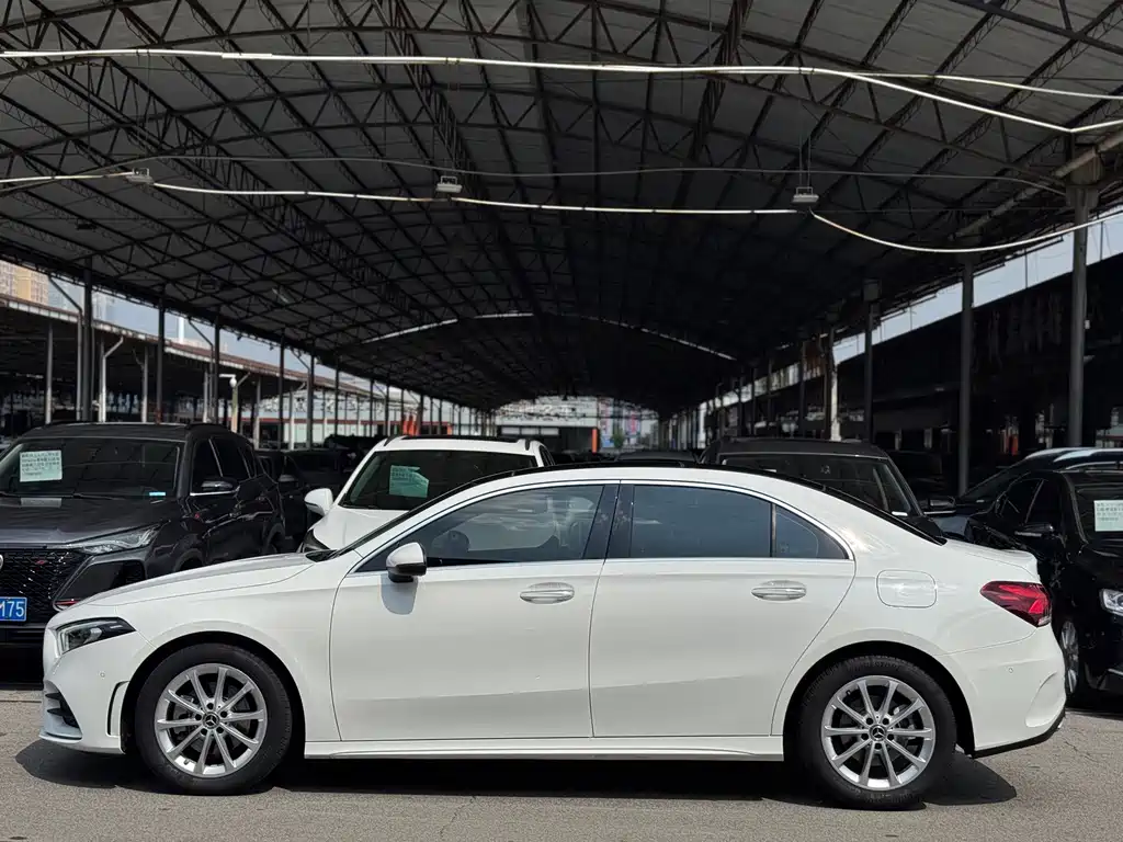 Mercedes-Benz A-Class 2020 Facelift A 200 L Sports Sedan Fashionable купить на сайте DeffCars