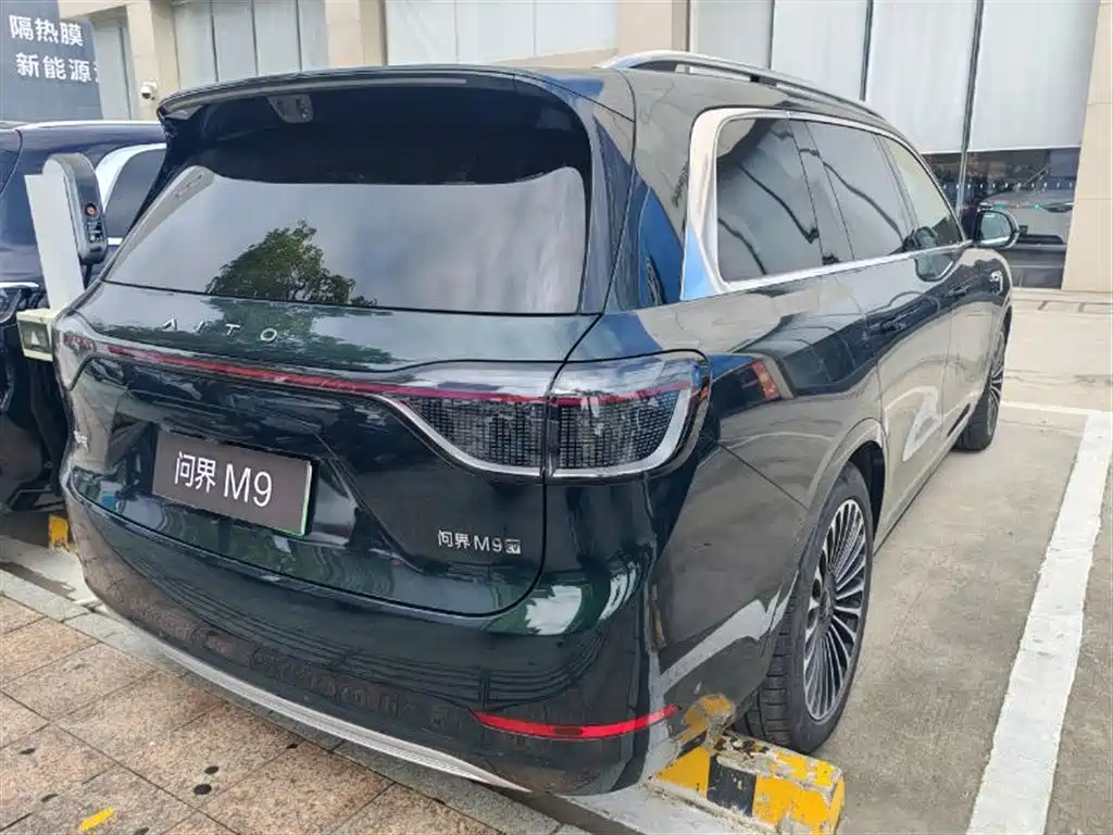 Wenjie M9 2025 pure electric Ultra version 100kWh 6-seater version (192-line lidar) купить на сайте DeffCars