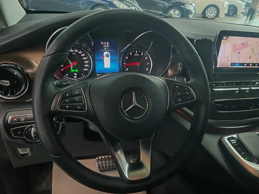 Mercedes-Benz V-Class 2022 V 260 L Long Wheelbase Luxury Edition купить на сайте DeffCars