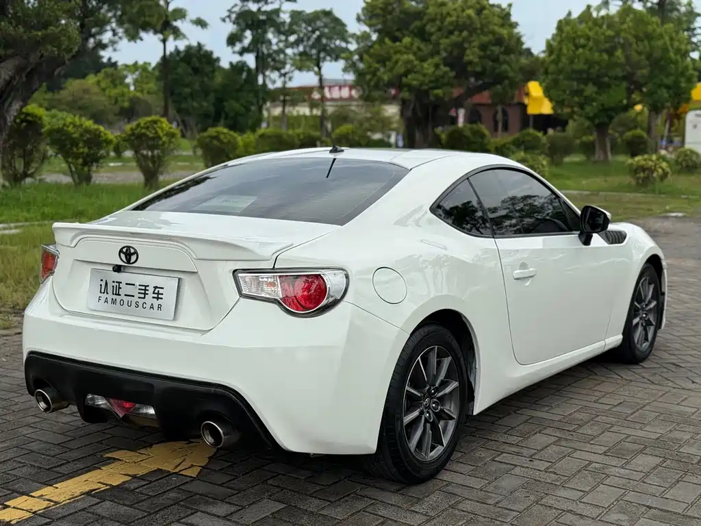 Toyota 86 2014 2.0L automatic luxury model купить на сайте DeffCars