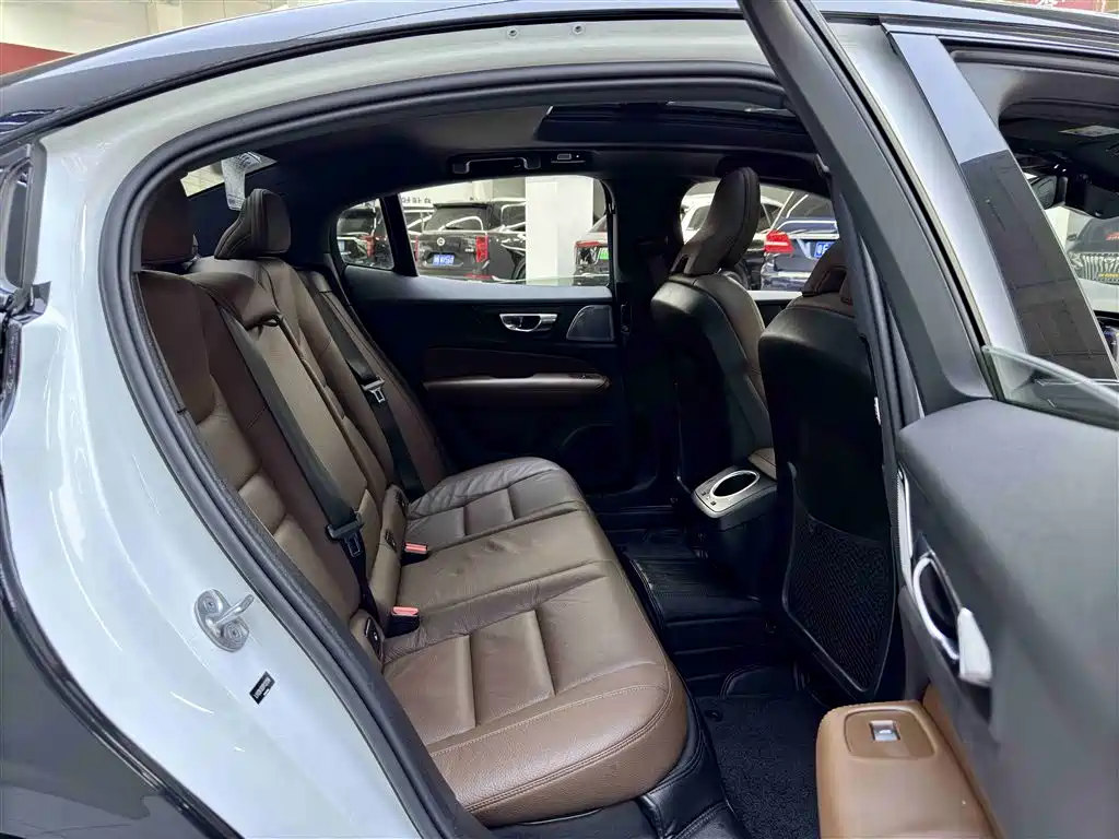 Volvo S60 2023 B4 Zhiyuan Luxury Edition купить на сайте DeffCars