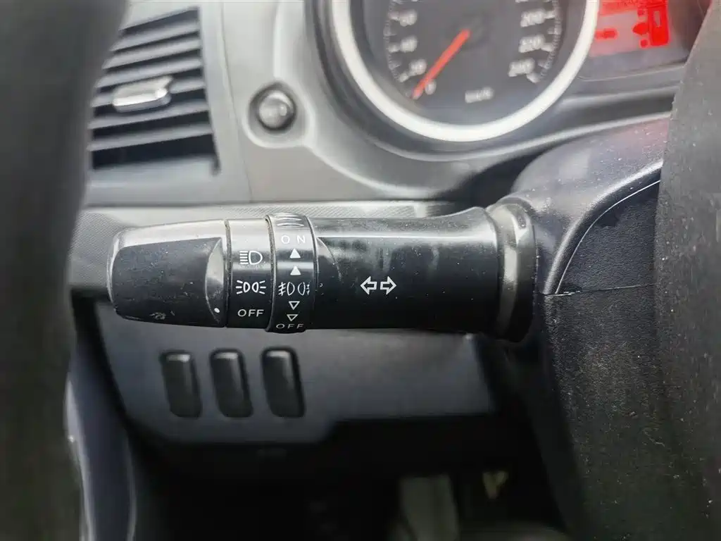 Yishen 2010 Zhishang Edition 1.8L Manual Luxury Type купить на сайте DeffCars