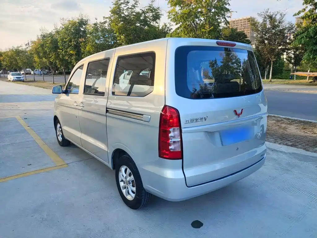Hongguang V 2019 1.5L Exquisite Edition National VI LAR купить на сайте DeffCars