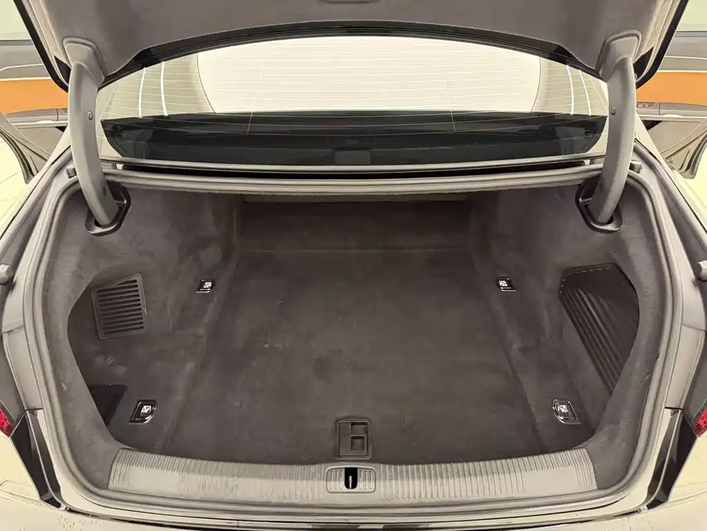 Audi A8 2023 A8L 50 TFSI quattro Premium Selection купить на сайте DeffCars