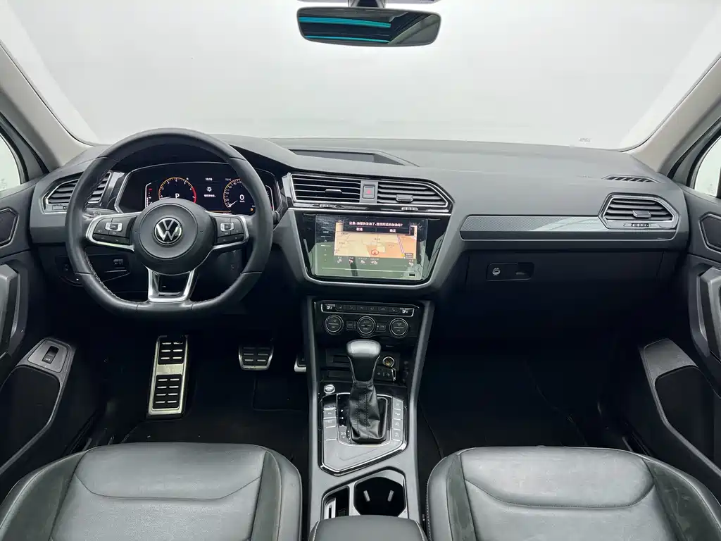 Tiguan L 2021 330TSI automatic two-wheel drive R-Line version купить на сайте DeffCars