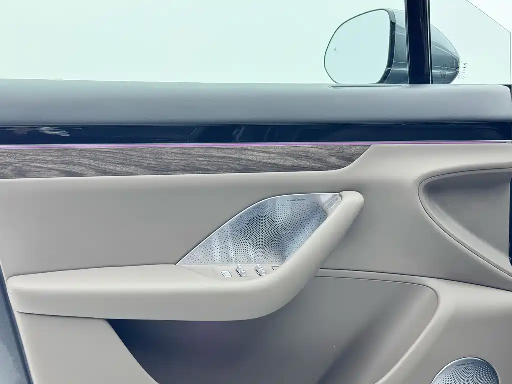Zhijie R7 2025 extended range 251km Max купить на сайте DeffCars