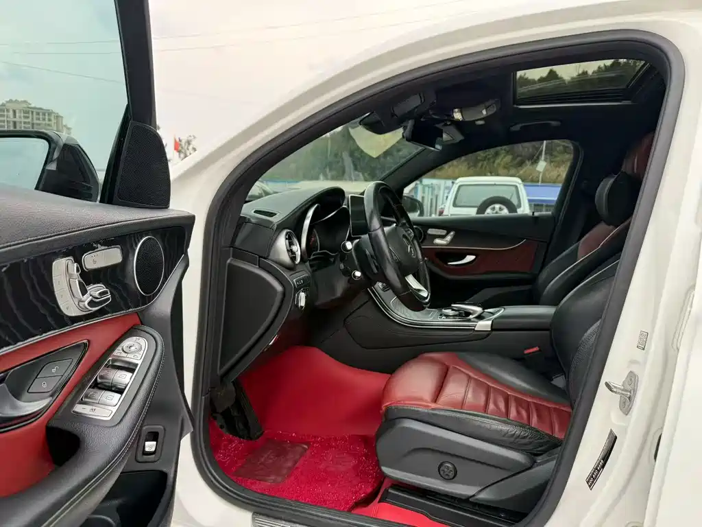 Mercedes-Benz GLC Coupe 2017 GLC 300 4MATIC Coupe SUV купить на сайте DeffCars