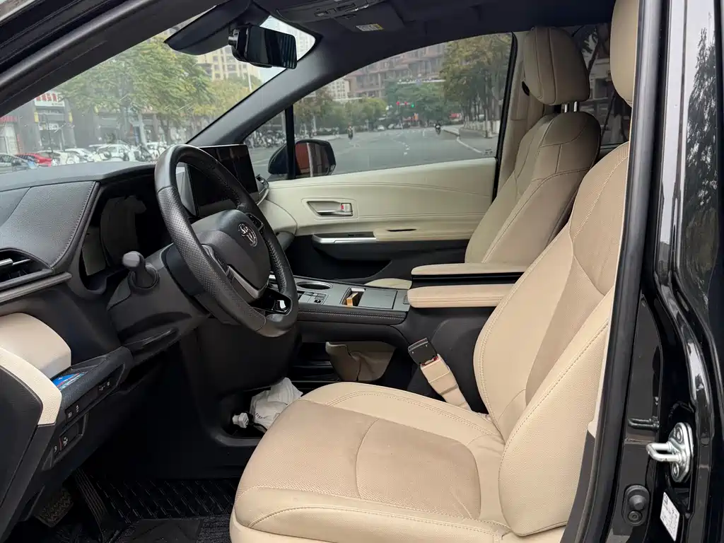 SIENNA 2023 2.5L Hybrid Premium Edition купить на сайте DeffCars
