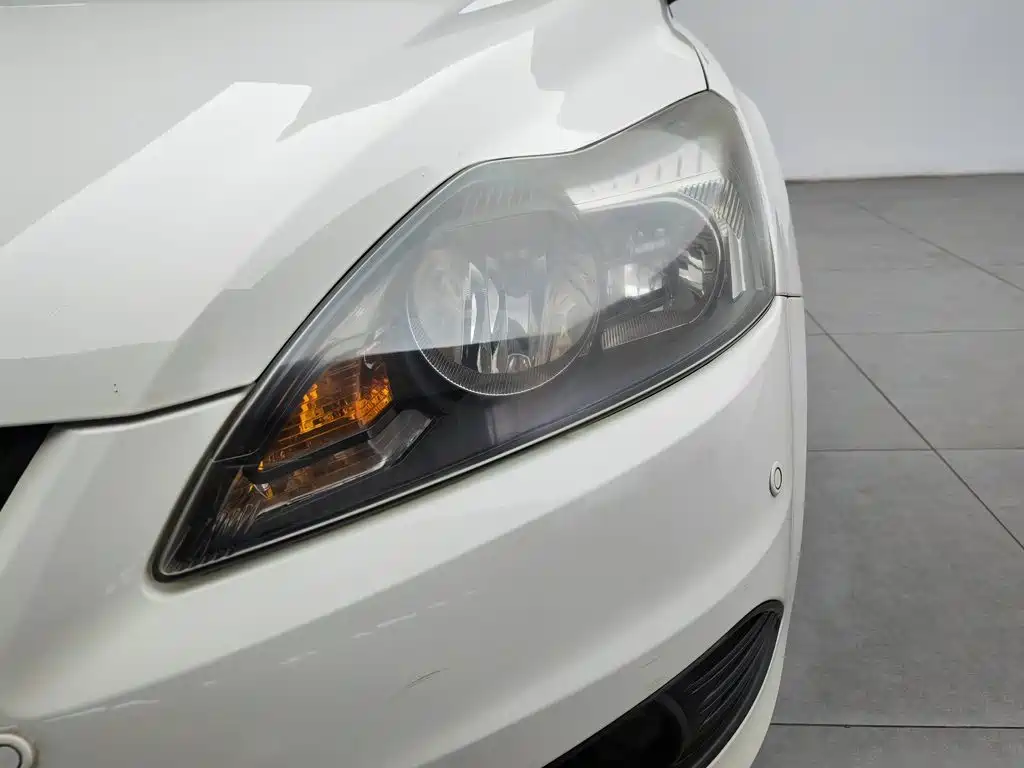 Focus 2013 hatchback classic 1.8L automatic basic model купить на сайте DeffCars