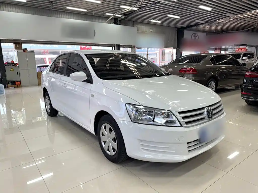 Santana 2015 1.4L Manual Fashion Edition купить на сайте DeffCars
