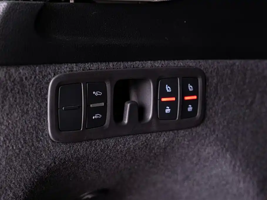 Audi Q7 2020 55 TFSI quattro S line sports купить на сайте DeffCars