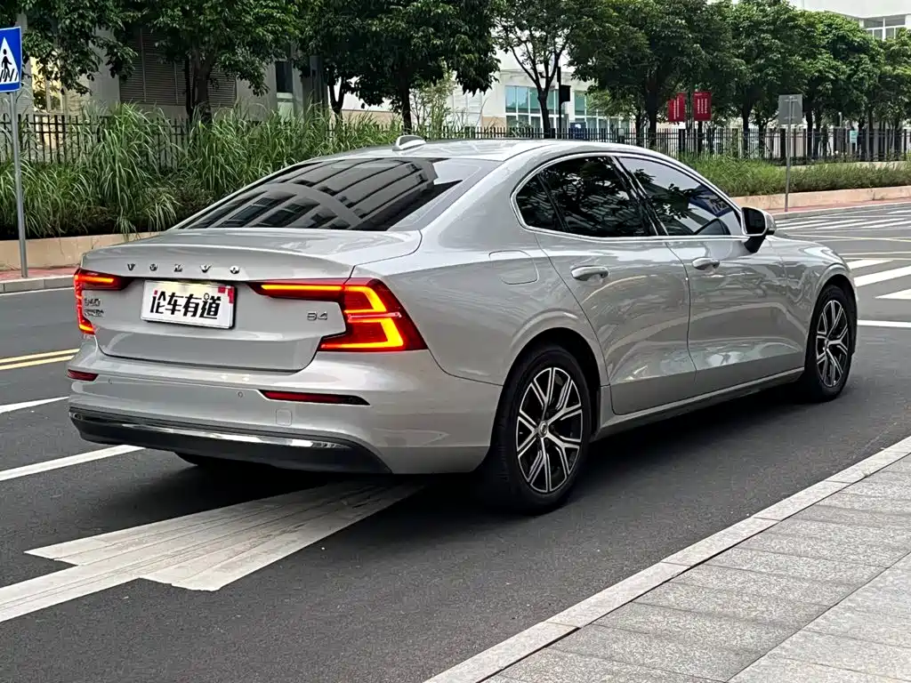 Volvo S60 2023 B4 Zhiyi Luxury Edition купить на сайте DeffCars