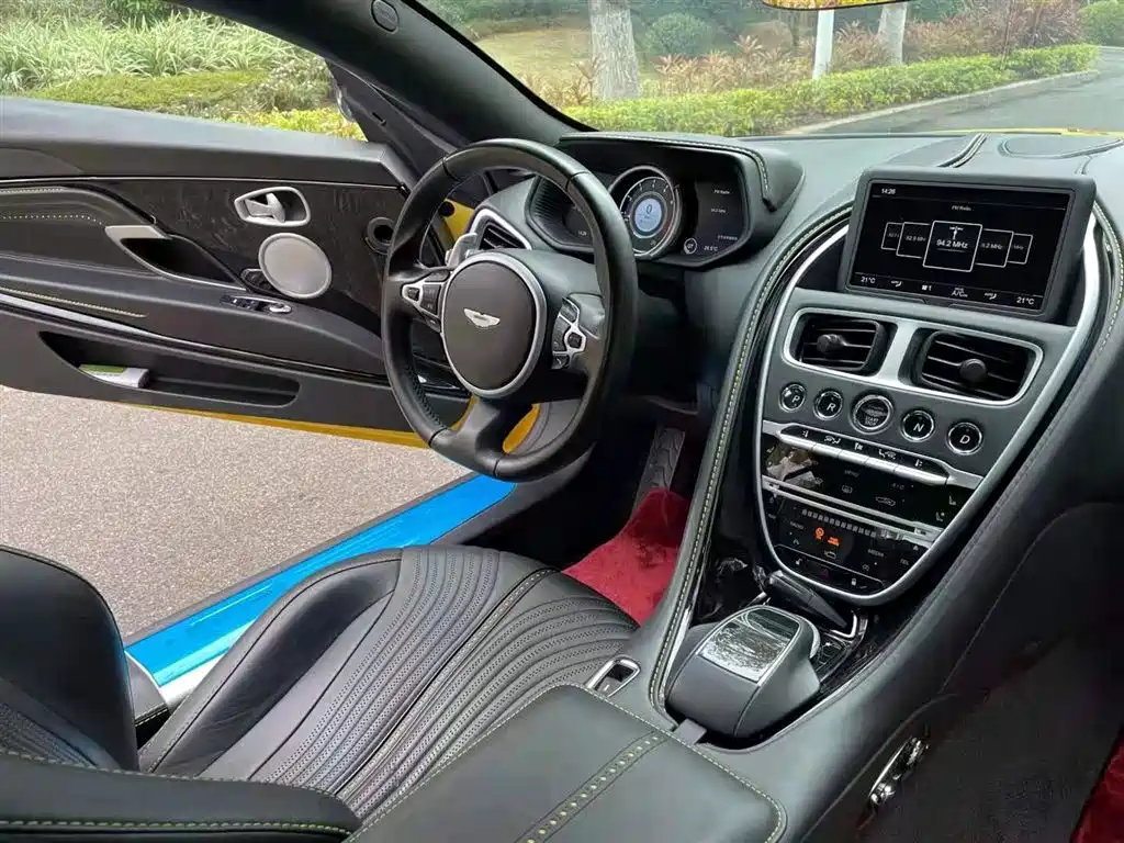Aston Martin DB11 2019 4.0T V8 Coupe купить на сайте DeffCars