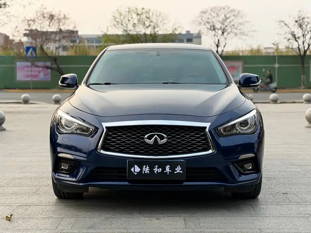 Infiniti Q50L 2018 2.0T Premium Edition National VI купить на сайте DeffCars